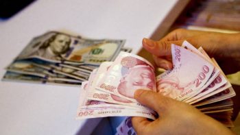 19.5 % خسائر الليرة التركية أمام الدولار هذا العام