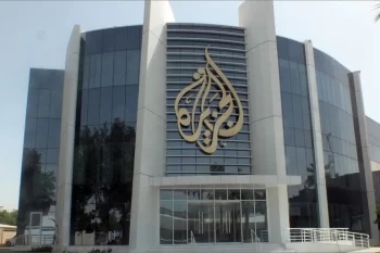 قناة الجزيرة القطرية تُنذر وكالة رويترز
