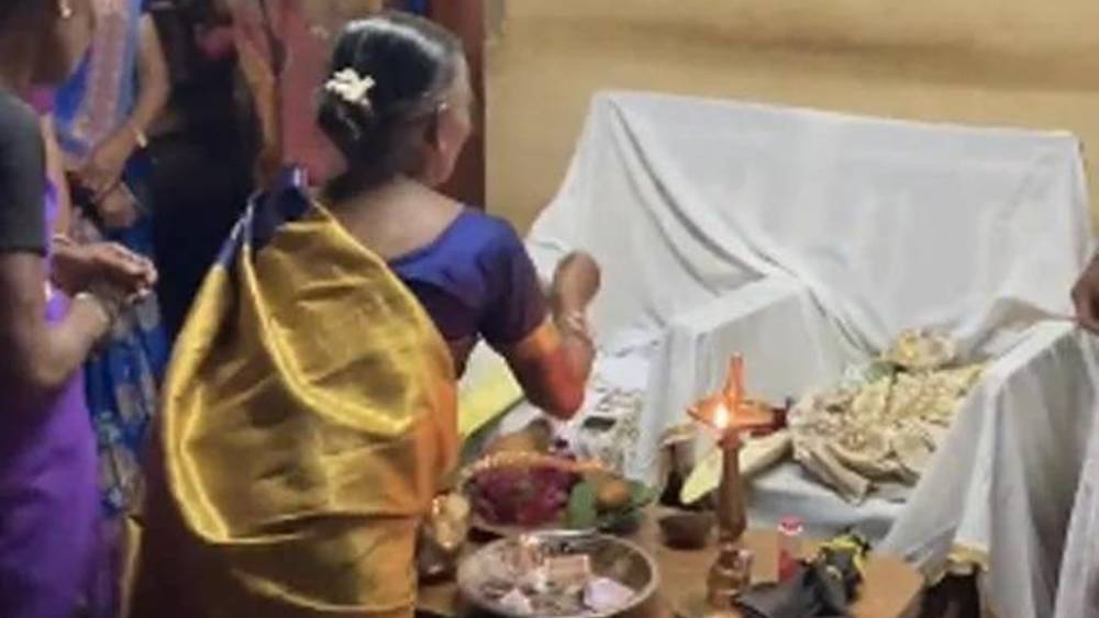 (بالفيديو) زواج عروسين في الهند بعد وفاتهما بـ 30 عاماً