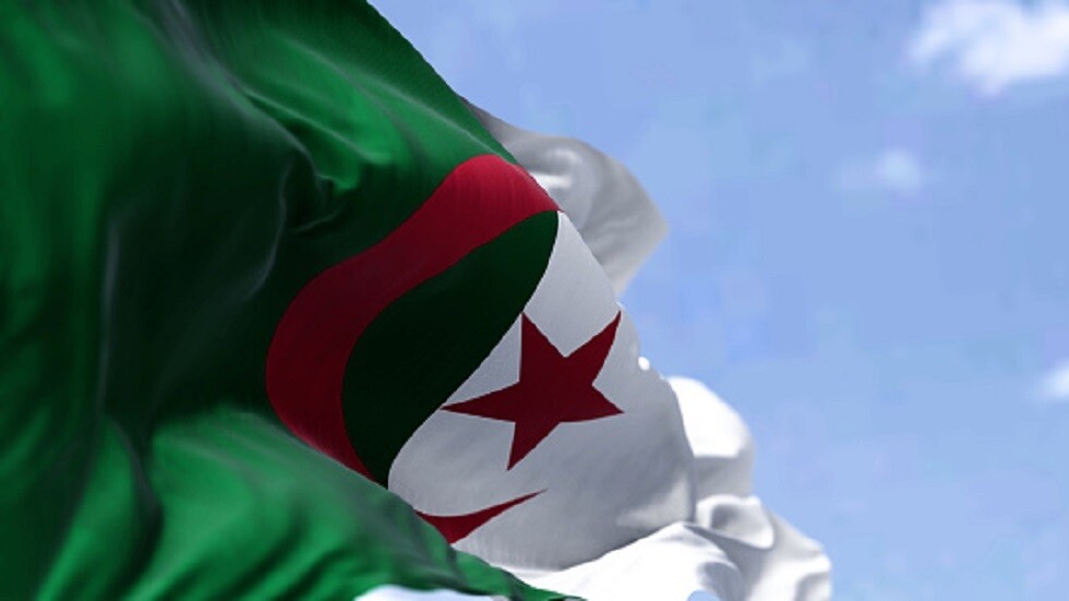 وزير الطاقة الجزائري يأذن ببدء استغلال منجم غار جبيلات بتندوف للحديد