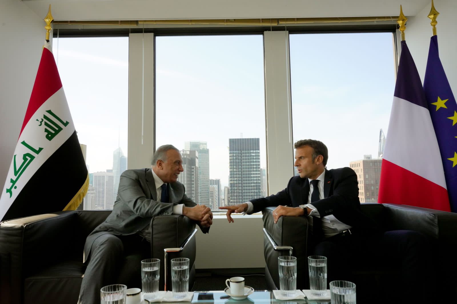 رئيس مجلس الوزراء السيد مصطفى الكاظمي يلتقي في نيويورك الرئيس الفرنسي السيد إيمانويل ماكرون