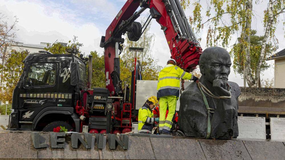 فنلندا تزيل آخر تماثيل لينين من مدنها