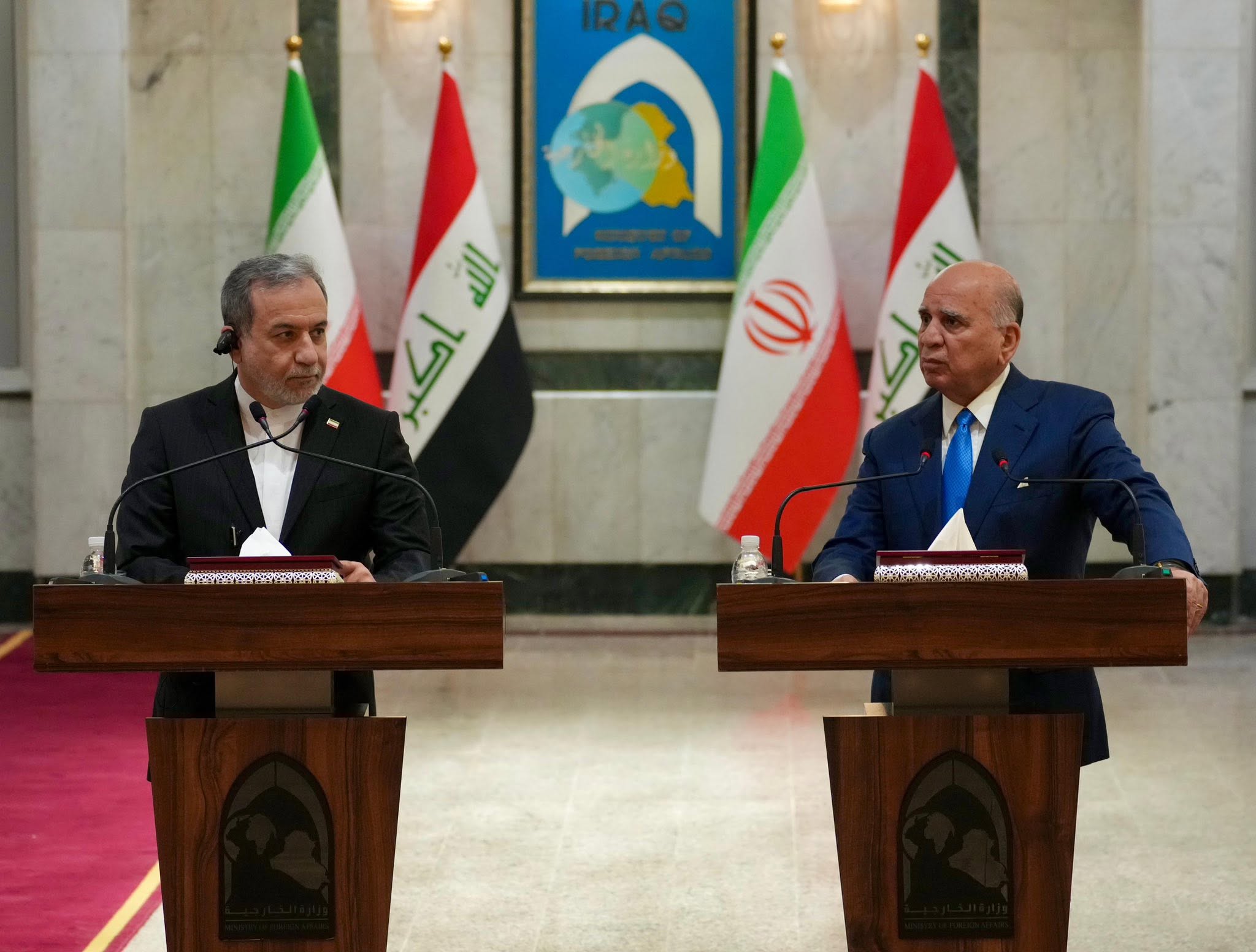 فؤاد حسين وعراقجي يؤكدان من بغداد أهمية الحوار الإقليمي والعراق يبدي استعداده لاستضافة مباحثات تضم دول الخليج وإيران 